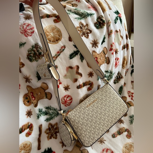 Michael Kors Jet Set Travel - Picture 1 of 6